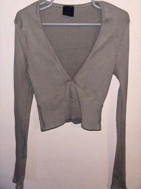 Woman’s LA Luxe Taupe Ribbed Deep Neck Long Sleeve Crop Top Size S